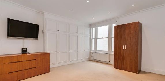 3 bedroom flat in South Kensington - Photo 2