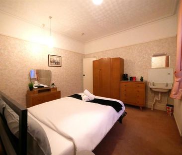 10 bedroom house to rent - Photo 1