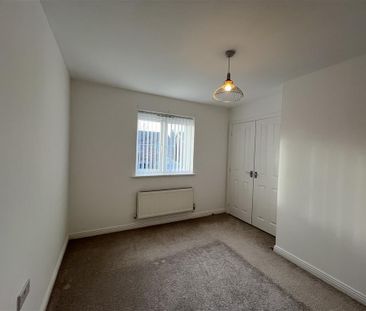 Y Llanerch, Pontlliw, SWANSEA - Photo 1