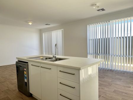 Brand New Family Home in Madora Bay - Photo 3