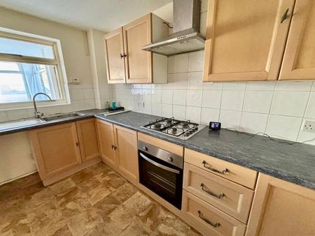 3 bedroom semi-detached house to rent - Photo 4