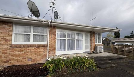 Handy, Homely Haven Near the Hospital - Photo 2