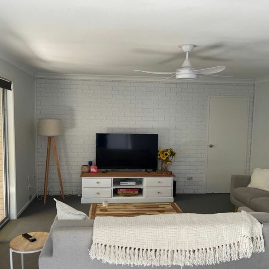 Modern 2-Bedroom Unit with Courtyard, Moments from the Beach - Photo 1