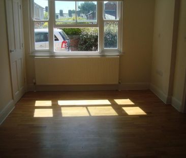 2 bedroom end of terrace house to rent - Photo 1