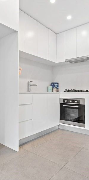 Modern 1-Bedroom Apartment in the Heart of Strathfield - Photo 1