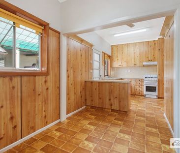 Charming 3-Bedroom Home in Prime Wodonga Location - Photo 3