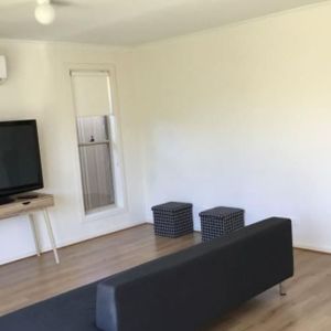 Modern 3-Bedroom Home with Ensuite – Comfort & Convenience Combined - Photo 2