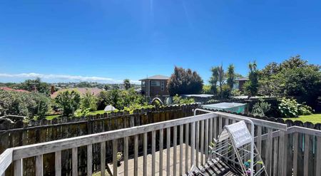 Sunny 2-Bedroom Home - Photo 3