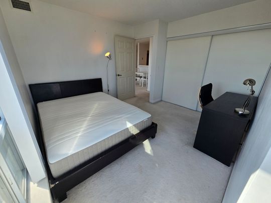 For Lease - 1 Lee Centre Drive Unit# 2206, Toronto, Ontario - Photo 1