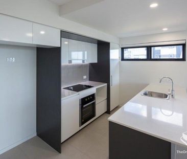 Best of Urban Living in the Heart of Woolloongabba - Available on 2... - Photo 6
