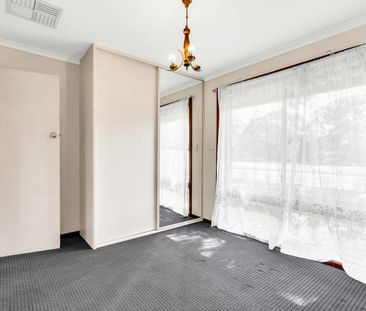 Spacious 4 Bedroom Home! - Photo 2