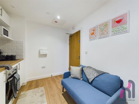 Studio to rent - Photo 1