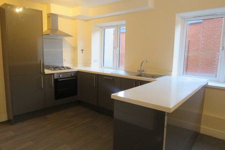 High Street - Photo 4