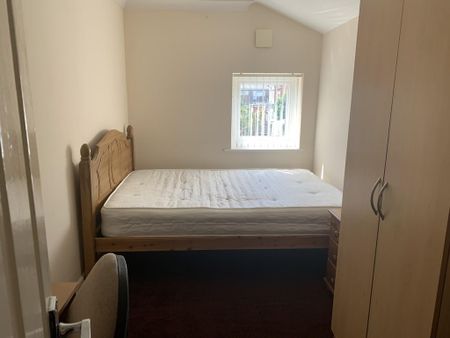 4 bedroom terraced house to rent - Photo 4