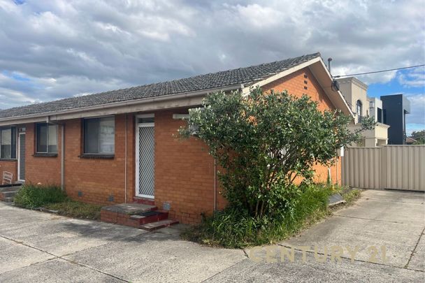 Neat Unit in Top Location - Photo 1