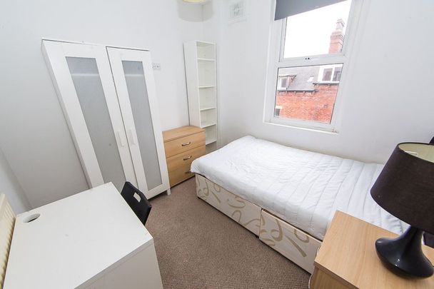 Hartley Grove, Woodhouse, Leeds - Photo 1