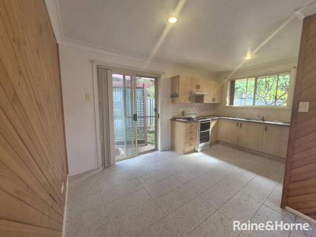 Charming 3 Bedroom Villa - Photo 5