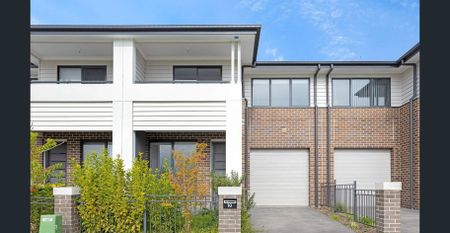 Stunning Near-New Townhouse Opposite Parkland | 10 Peregrine St, Marsden Park - Photo 3