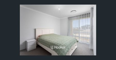 Fully Furnished 3x2 Home - Modern, Spacious & Low Maintenance - Photo 3