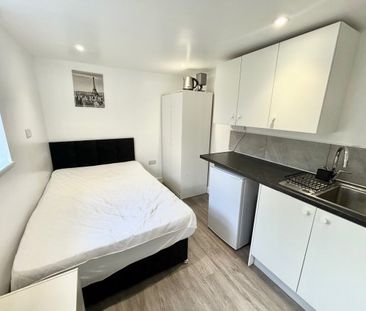 Clydesdale Place, MK14 - Photo 1