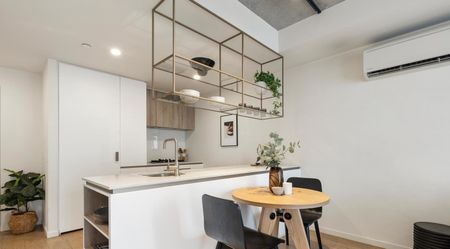 Contemporary Living - Photo 2