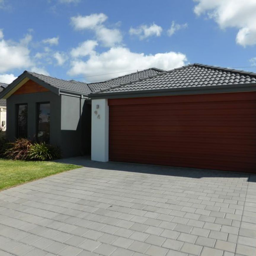 Modern Comfort Meets Convenience – Your Perfect Family Home Awaits! - BREAK LEASE - Photo 1