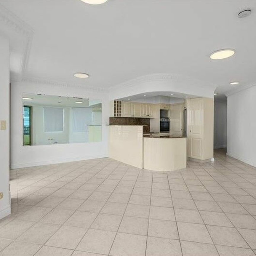 ABSOLUTE BEACHFRONT LIFESTYLE - BOUTIQUE APARTMENT BLOCK - Photo 1