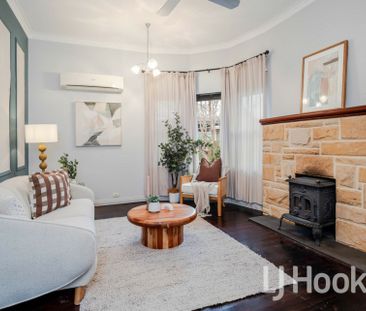 Character, Charm and Comfort. - Photo 1