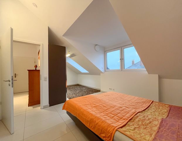 Komfortable seniorenfreundliche Dachgeschosswohnung mit Aufzug und Balkon - Photo 1