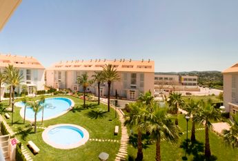 For long-term rent: apartment in Javea, Golden Garden urbanization, with 2 bedrooms and a pool.