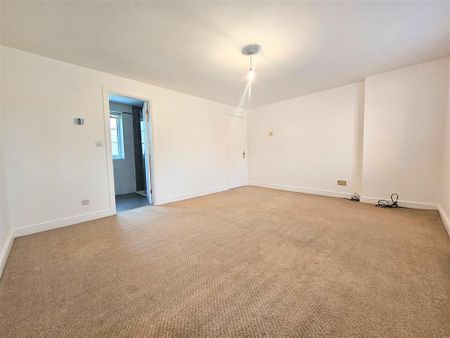 4 bedroom detached house to rent - Photo 2