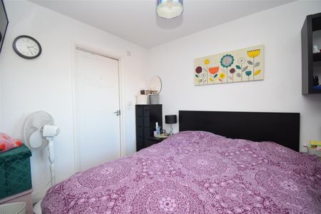 The Fouracres, Wakefield - Photo 5