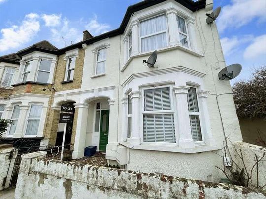 Ronald Park Avenue, Westcliff-on-sea, SS0 - Photo 1