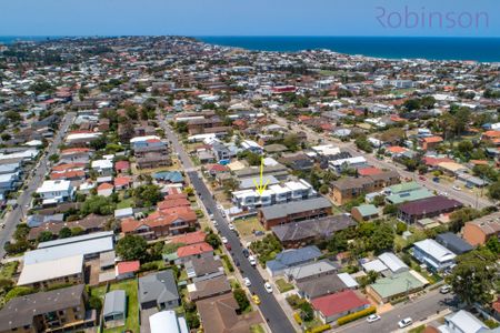 Air-conditioned three bedroom, two bathroom townhouse with luxurious inclusions and finishes. - Photo 3