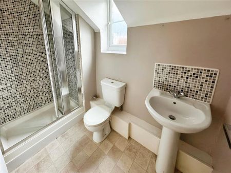 2 bedroom flat to rent - Photo 4