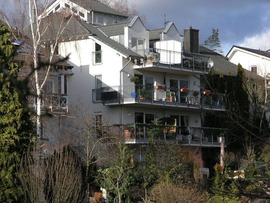 Moderne, sonnige 2-ZKBB-Dachgeschoss-Wohnung mit Fernblick in Eltville-Rauenthal - Foto 1