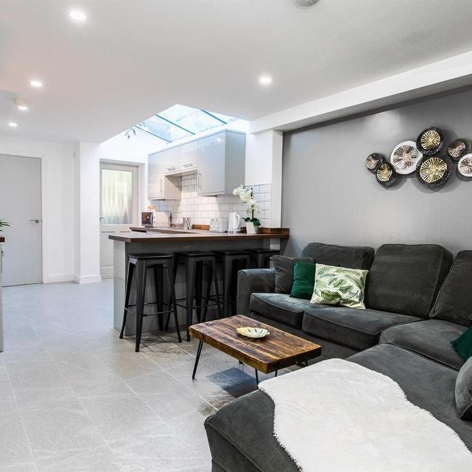 1 bedroom in a house share to rent - Photo 1