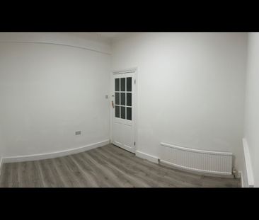 4 Bed Terraced House, Heigham Road, E6 - Photo 2