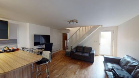 4 bedroom terraced house to rent - Photo 3