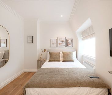 A five bedroom townhouse of approximately 3,170 square feet. - Photo 1