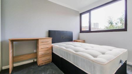 4 bedroom terraced house to rent - Photo 2