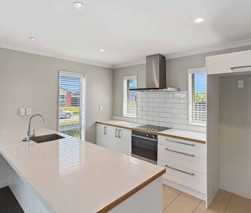 ROLLESTON - 4 BEDROOM, 2 BATHROOM, 2 LIVING - Photo 4