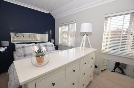 3 bedroom semi-detached house to rent - Photo 5