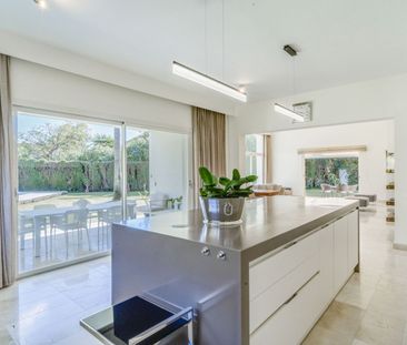 Detached Villa in Guadalmina Baja - Photo 2