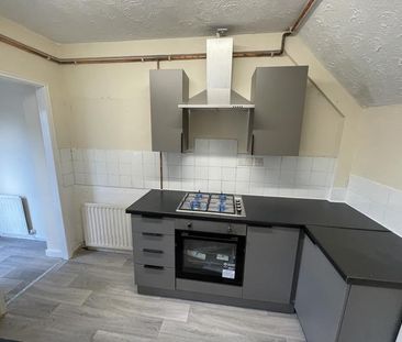 2 bedroom end of terrace house to rent - Photo 3