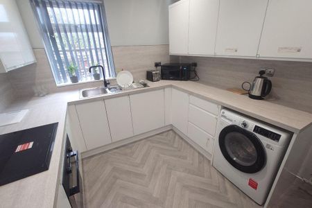 4 bedroom terraced house to rent - Photo 3