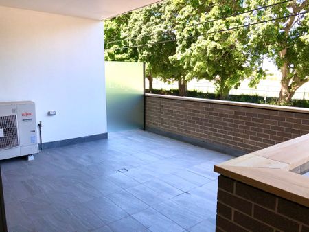 Executive Style Apartment in the Heart of the City - Photo 2