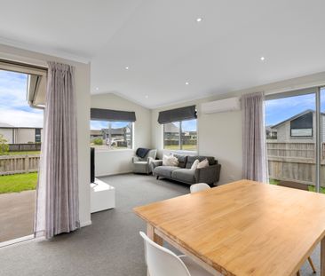 Immaculate, modern home - Photo 5