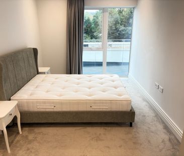 1 Bed Flat, Filmwork Walk Area, W5 - Photo 2