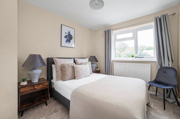 3 Bed Flat, Morris Gardens, SW18 - Photo 1